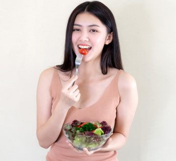4 Foods That Whiten Your Teeth