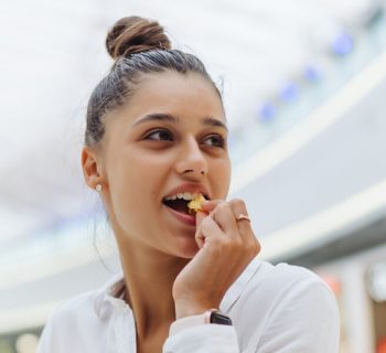 How to get popcorn out of your teeth